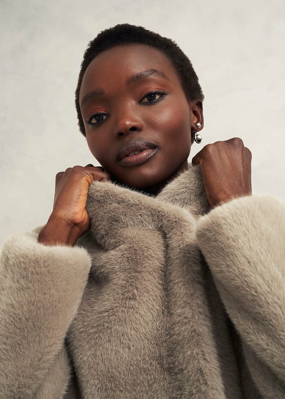 Portrait faux fur coats 2025